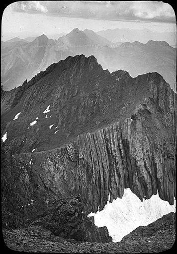 Le sommet du pic de Gabiétou vu du Taillon