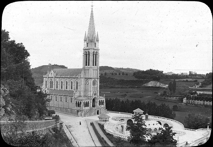 La basilique vue du Calvaire