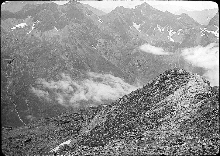 La brèche d'Allanz vue du sommet du Piméné