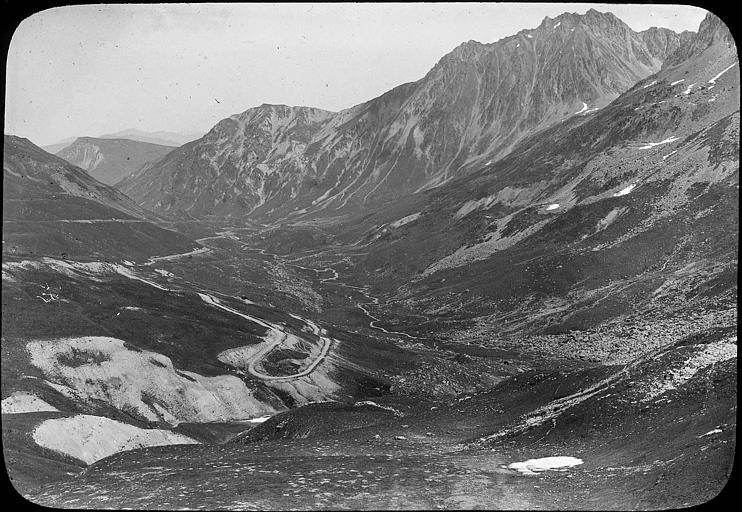 Vue générale de la vallée de Campan prise du Tourmalet