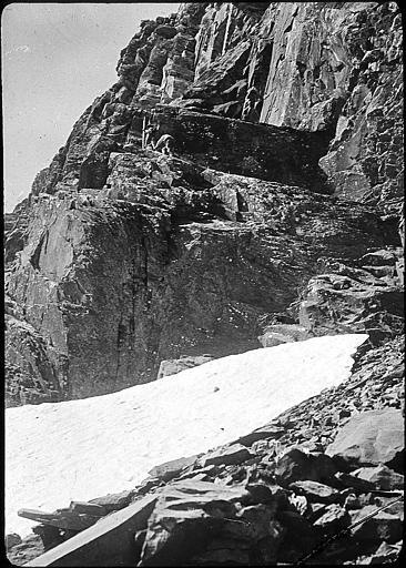 L'échelle et les rochers aux crampons