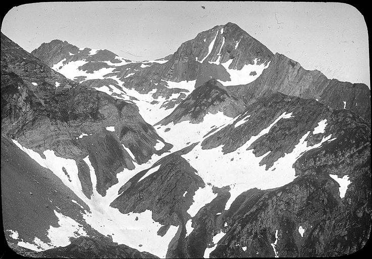 Le pic Puymouron, vue prise lors de l'ascension du pic de Vignemale