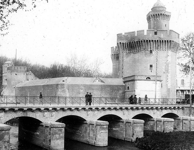 Vue d'ensemble du pont et de la tour