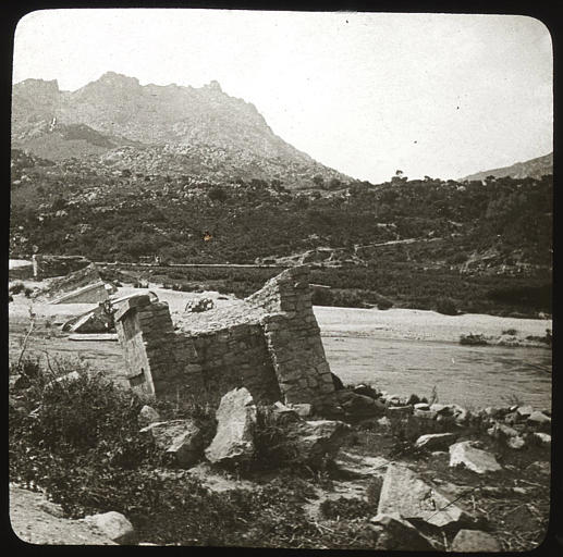 Pont emporté sur la route de Sartène à Sainte-Lucie-de-Tallano