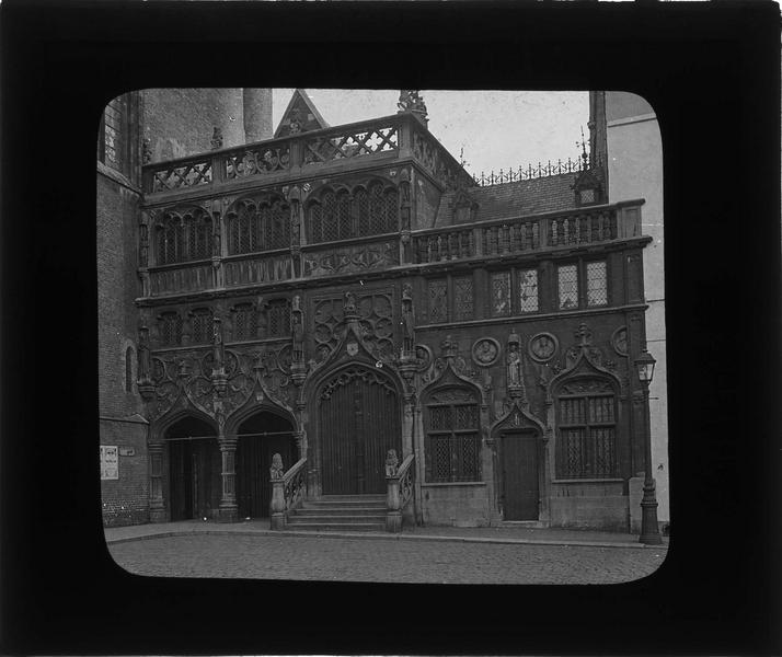 Façade sur place