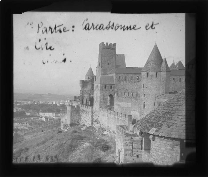 Enceinte extérieure depuis la tour carrée de l'Evêque