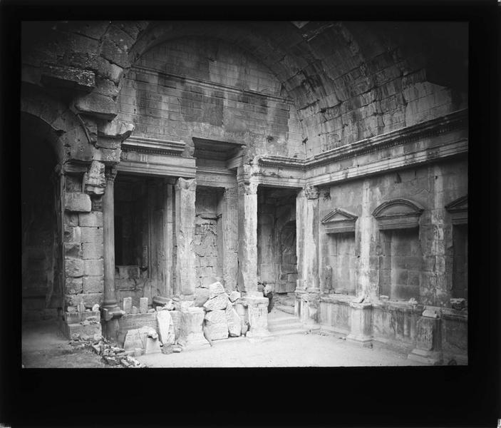 Temple de Diane, intérieur (ruines)