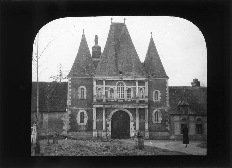 Châtelet d'entrée, côté est