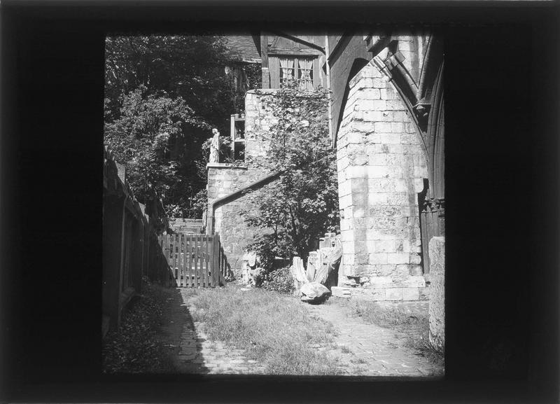 Cour d'Albane, maisons au pied de la cathédrale