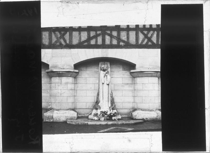 Statue de Jeanne d'Arc au bûcher