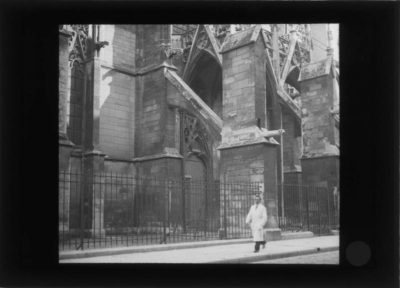 Transept sud, détail des arcs-boutants et contreforts