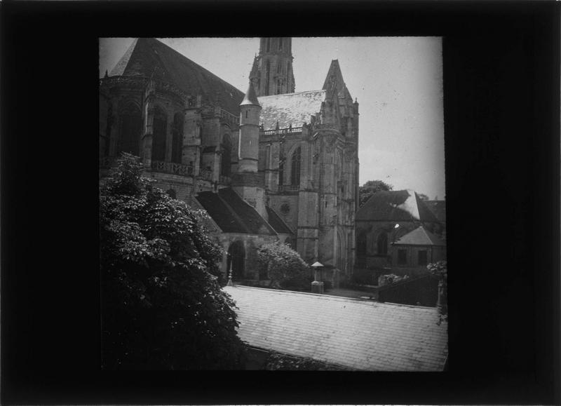 Abside et transept, côté nord-ouest