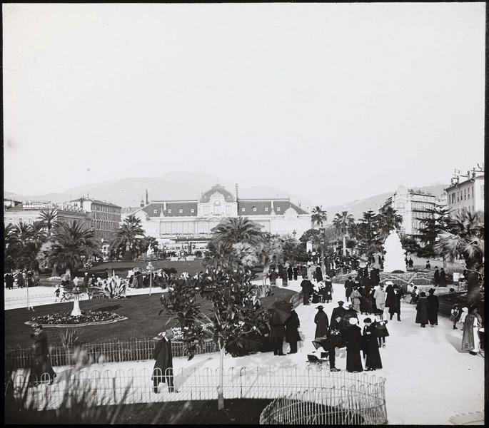 Ensemble sur place animée (Casino rasé en 1979)