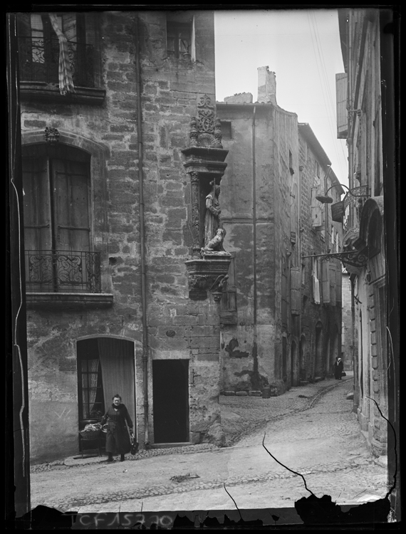 Vue latérale de la niche abritant saint Roch