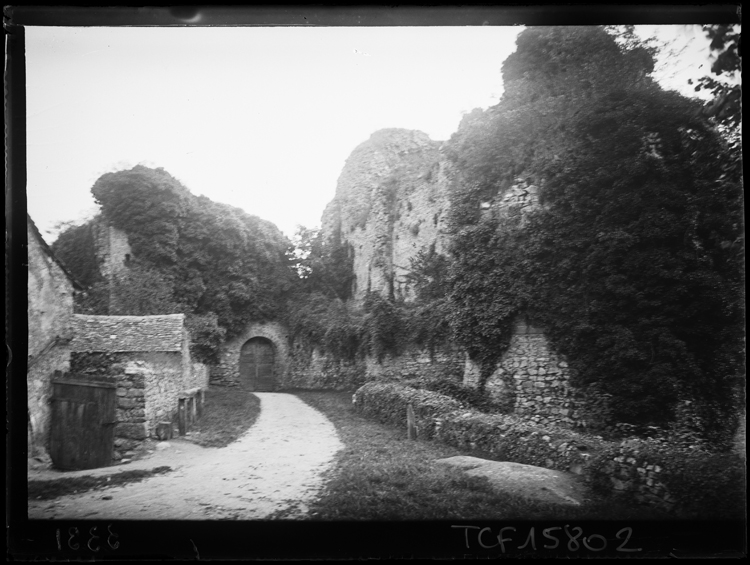 Vue sur une partie des ruines de l’édifice