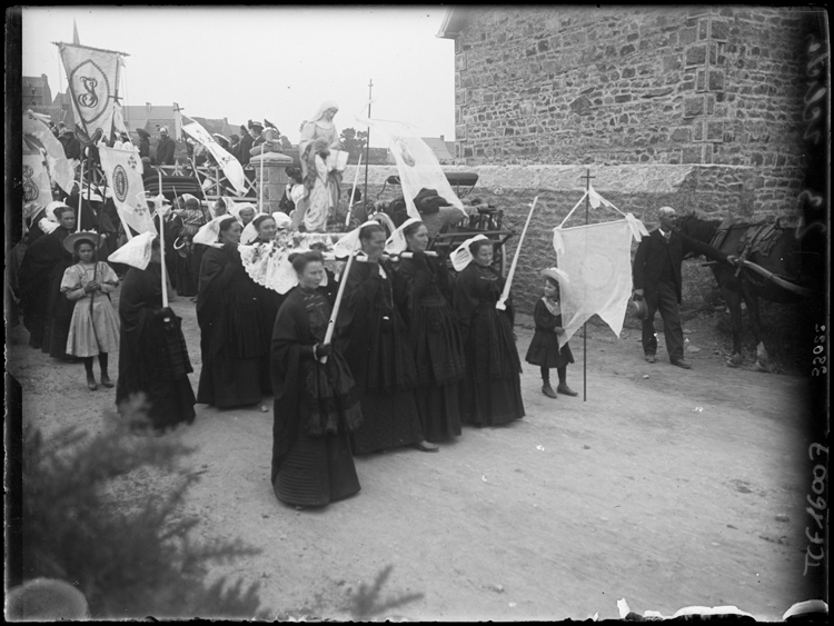 Procession pour le Pardon de Notre-Dame de la Clarté