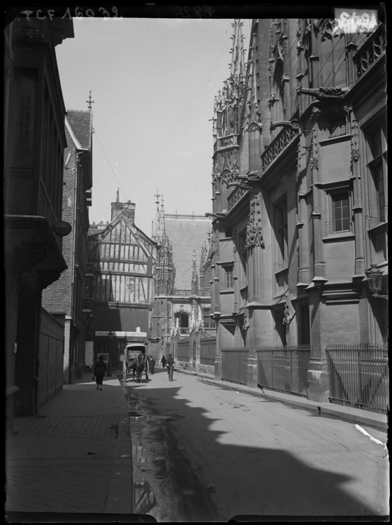 Vue latérale de la façade sur la rue aux Juifs