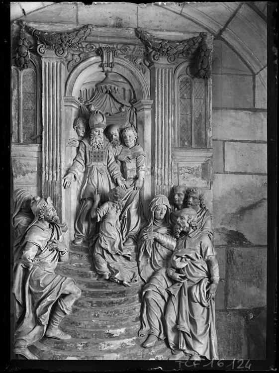 Haut-relief de la Présentation de la Vierge au Temple