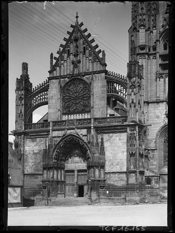 Façade occidentale et son portail d’entrée