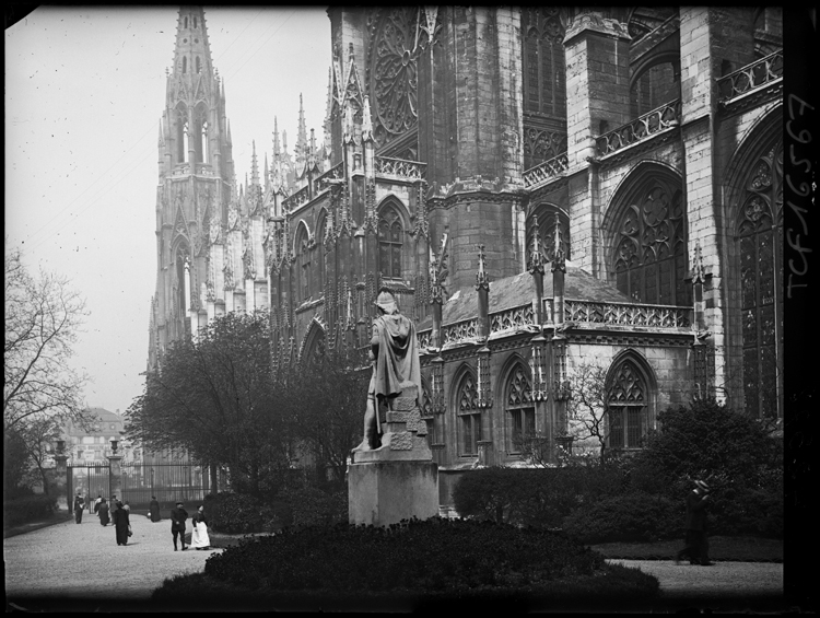 Cathédrale Notre-Dame : façade latérale