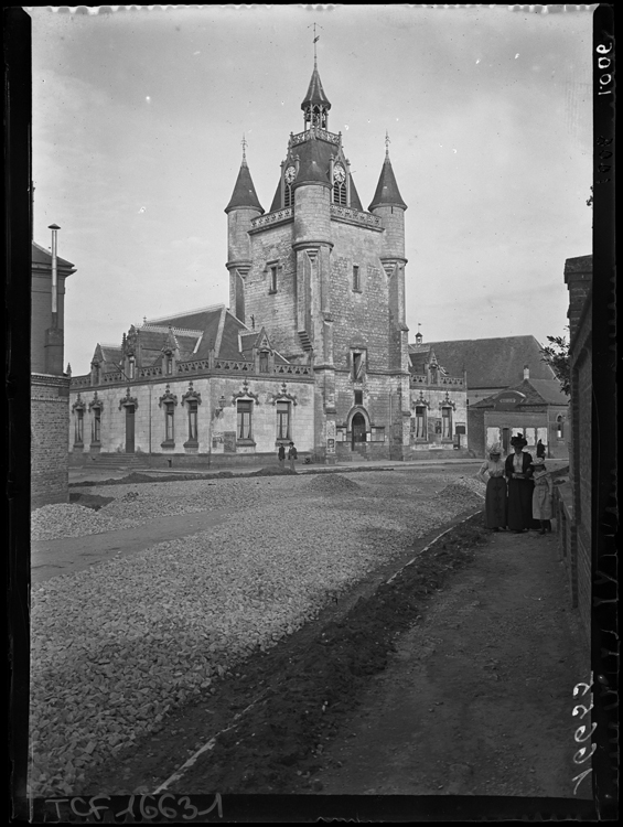 Façade sur la place