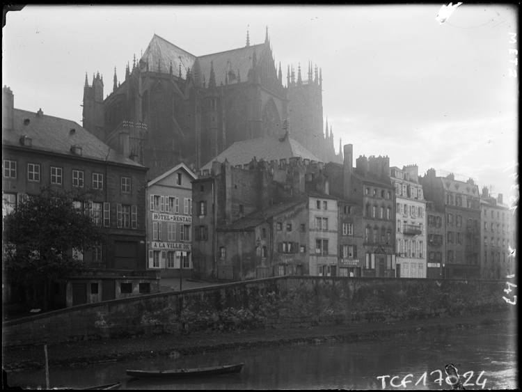 Façade Nord-est vue depuis la Moselle