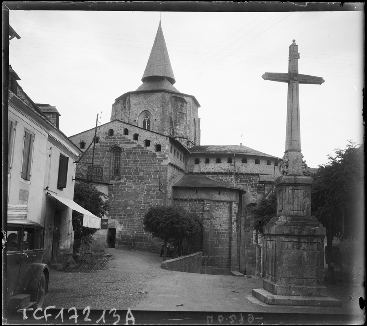 Chevet de l’église pris depuis le calvaire