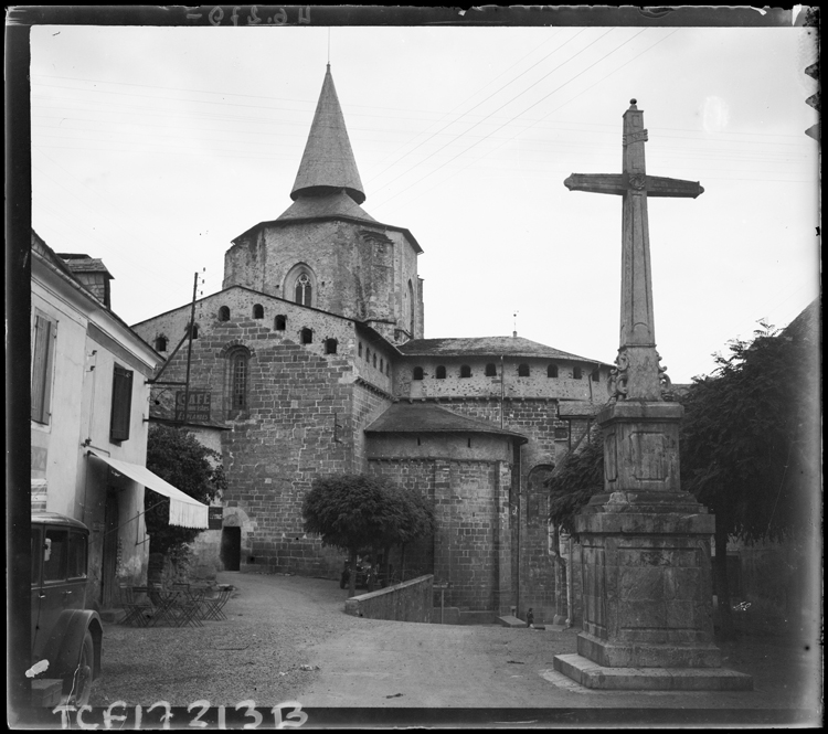 Chevet de l’église pris depuis le calvaire