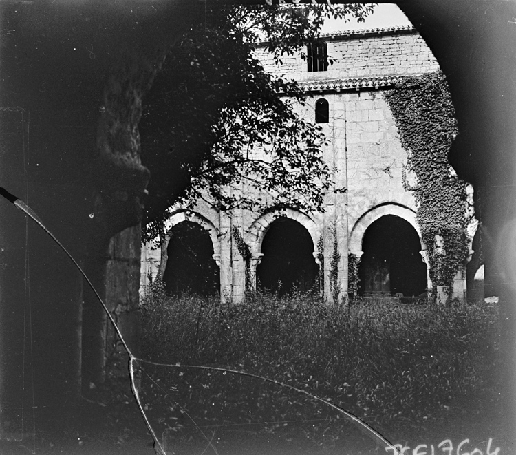 Arcades du cloître prise depuis la galerie