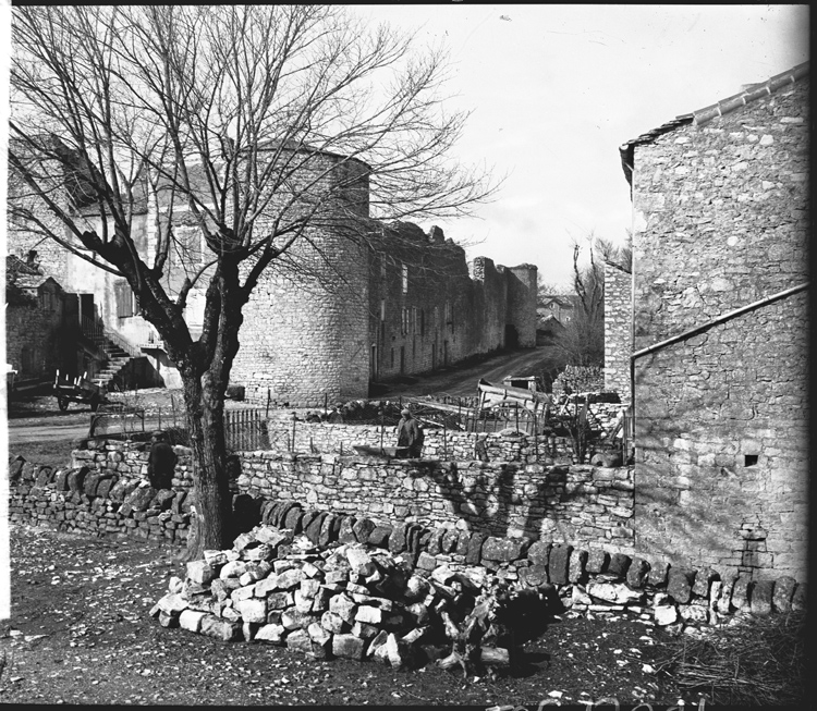 Remparts sur l’avenue du Général-de-Gaulle, des travaux au premier plan