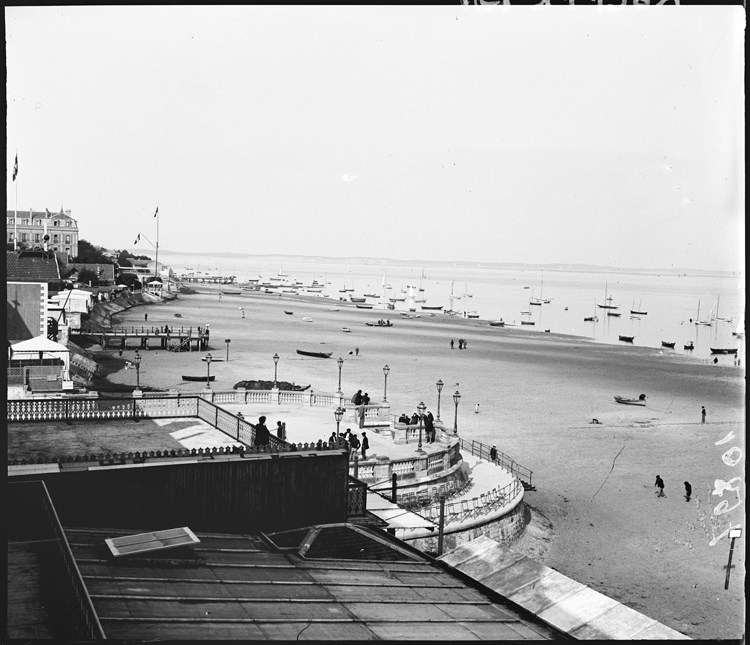 Vue plongeante sur la plage