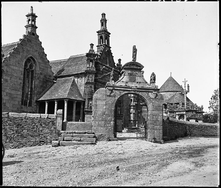 Portail d’accès à l’enclos paroissial