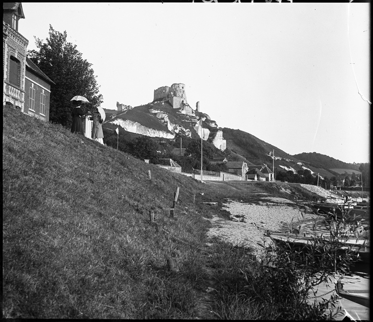 La forteresse prise depuis les berges de la Seine