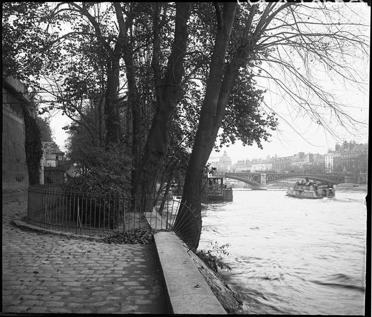 Le pont vu depuis le quai du Louvre