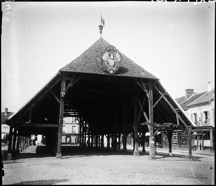 Façade sur la place