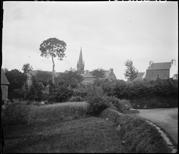 L’église vue depuis la campagne