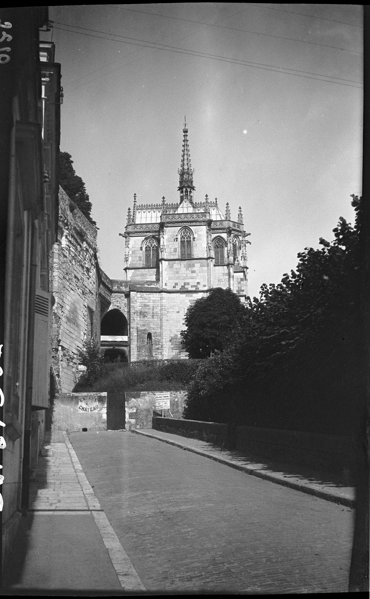 Chevet de la chapelle Saint-Hubert vu depuis la place