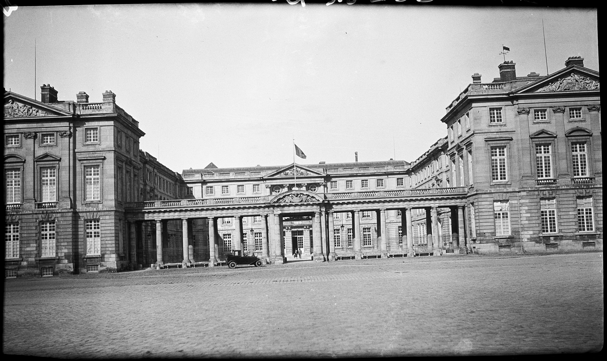 Façade d’accès au palais