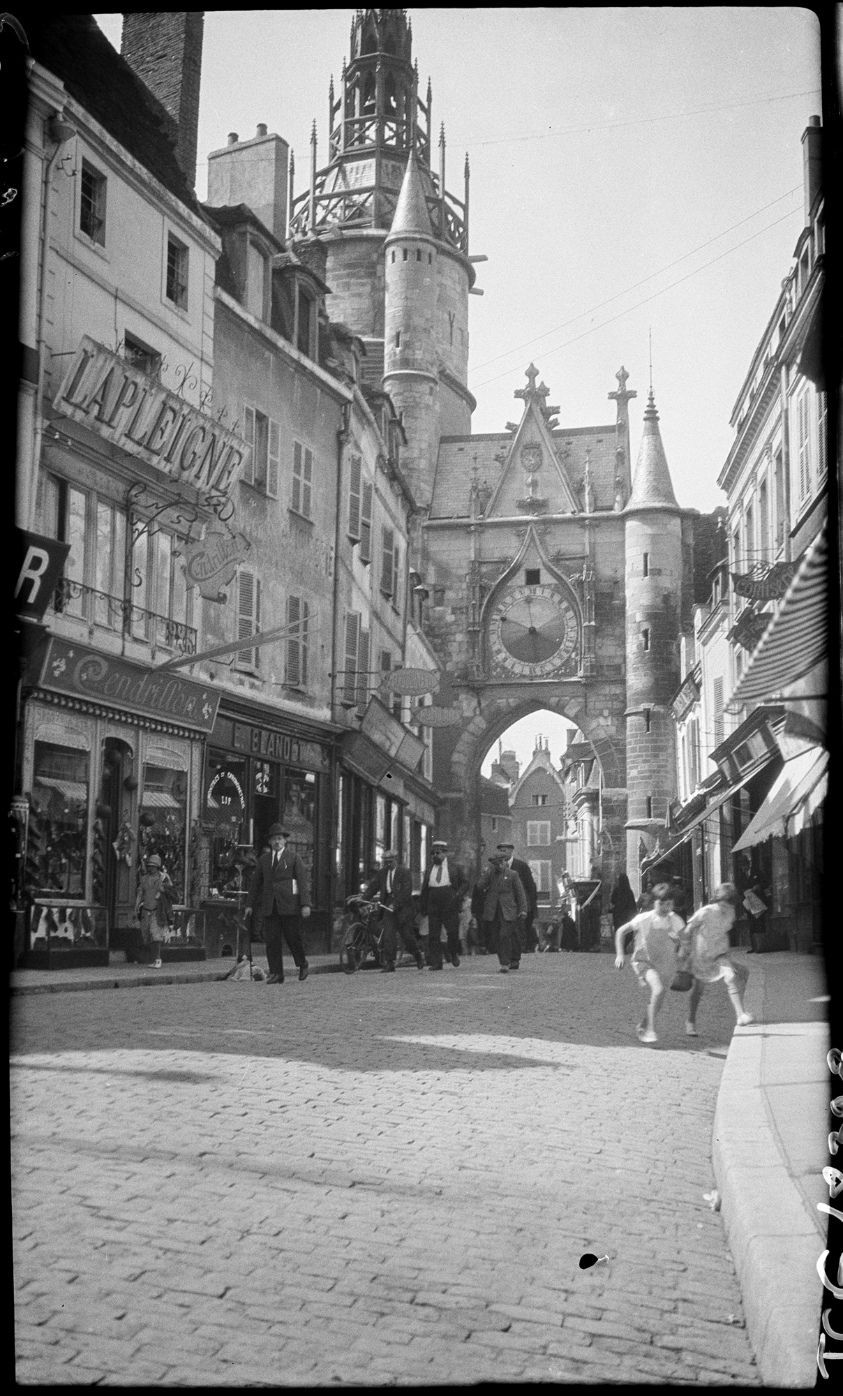 La porte et sa tour