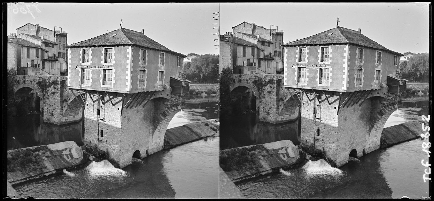 Maison en encorbellement sur le pont