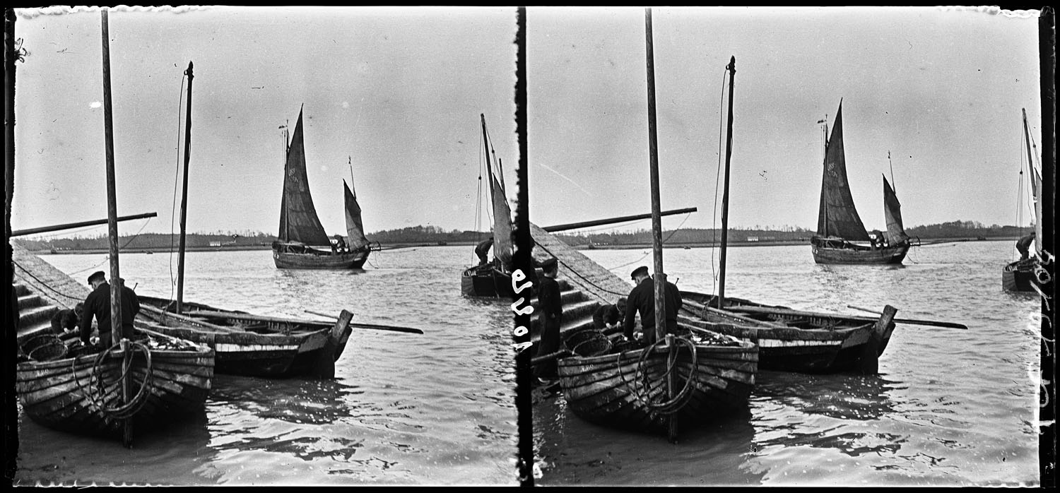 Pêcheurs à bord d'une barque