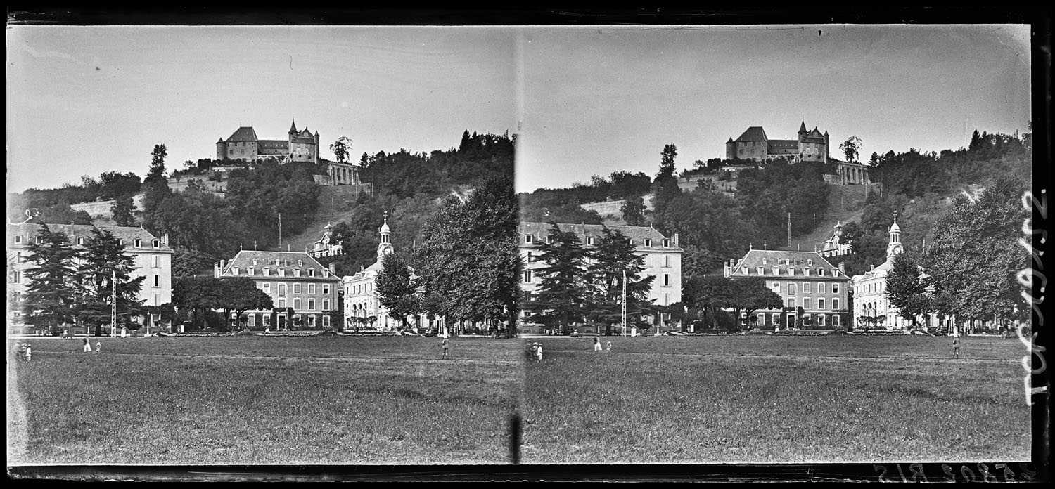 Panorama sur le château et son parc