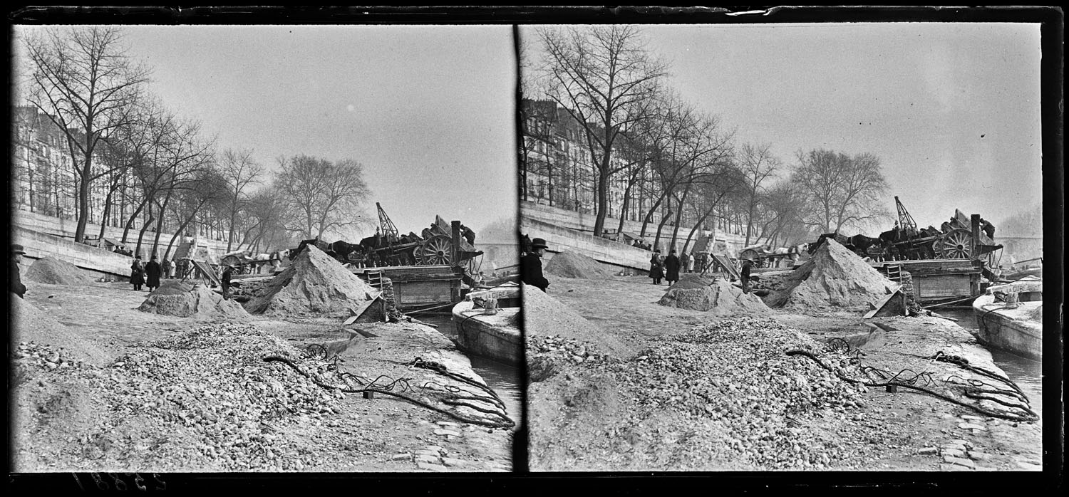 Ouvriers travaillant à la réfection d’un quai de Seine