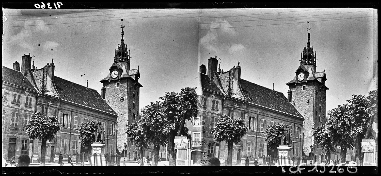 Beffroi vu depuis le monument commémoratif