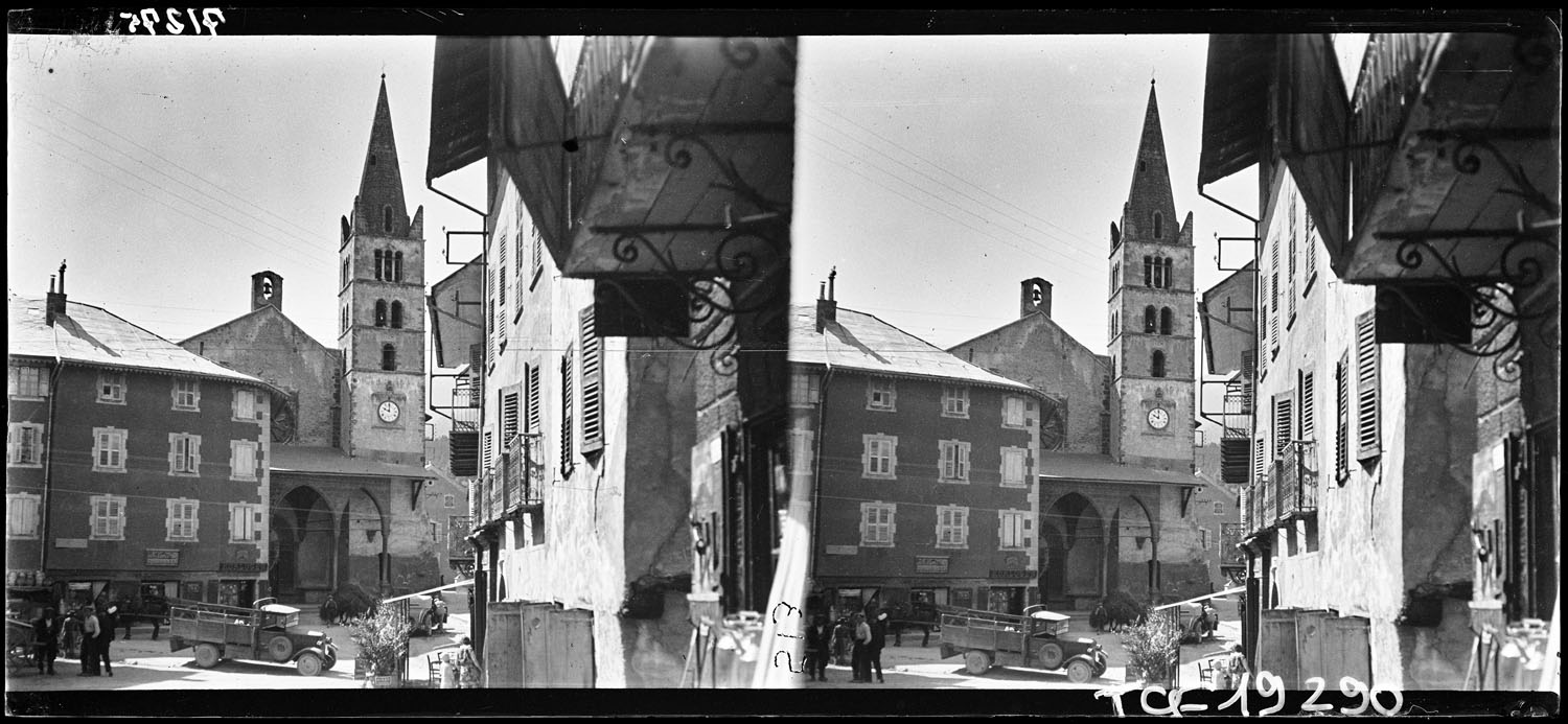 Vue partielle de la façade ouest depuis la place du Général-Albert