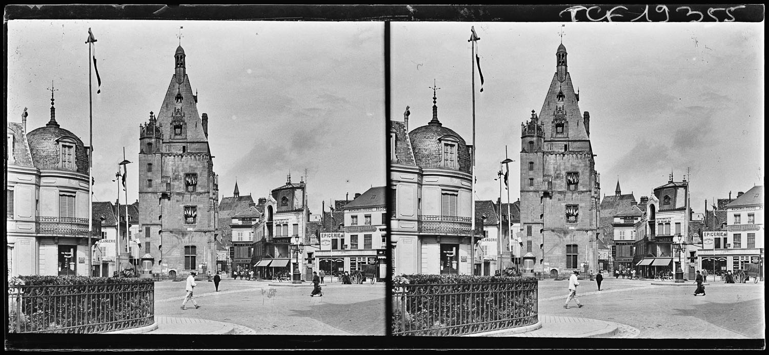 Façade sur la place