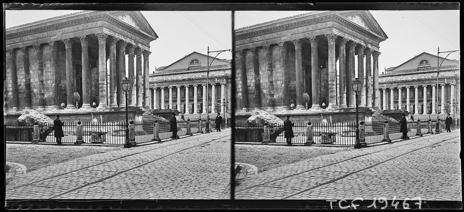 Façade sur la place