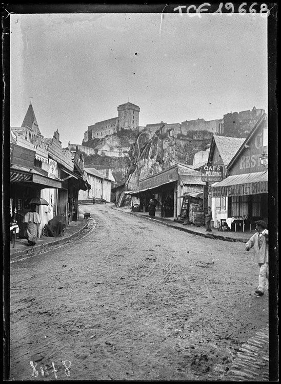 Vue d'ensemble depuis une rue de la vieille ville