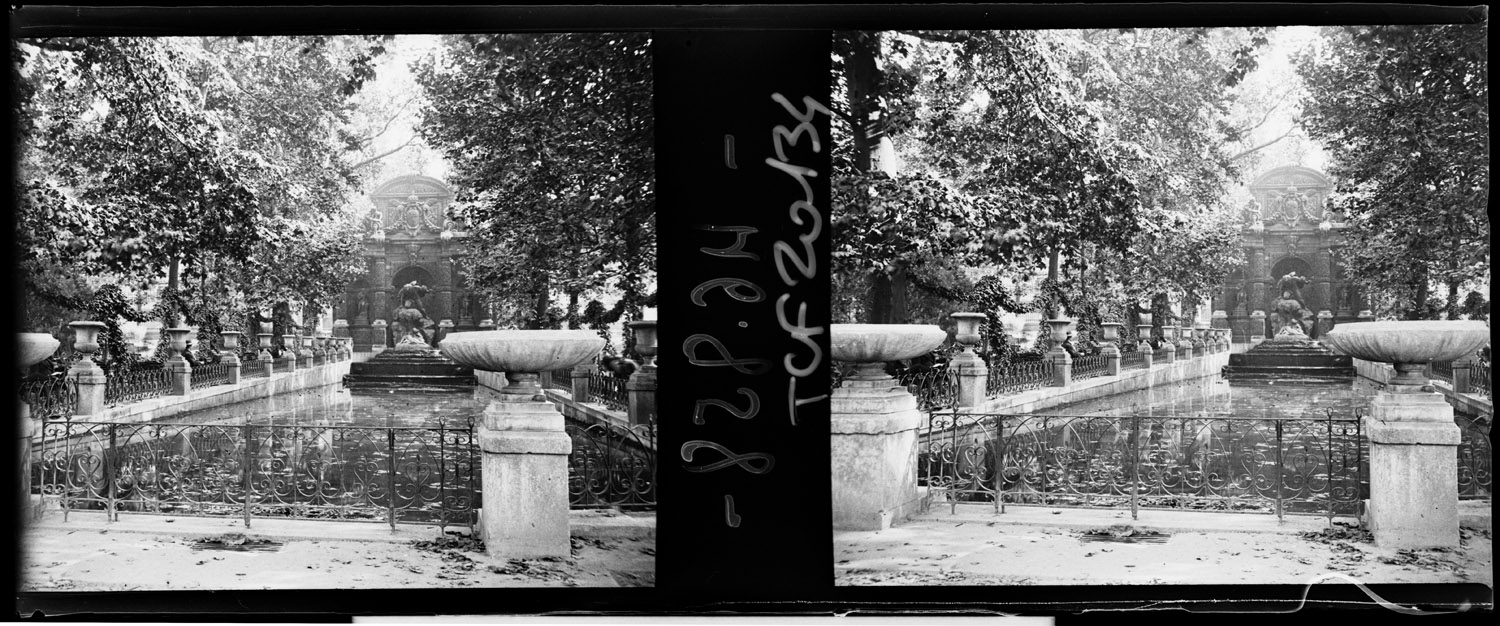 Fontaine Médicis dans le jardin du Luxembourg