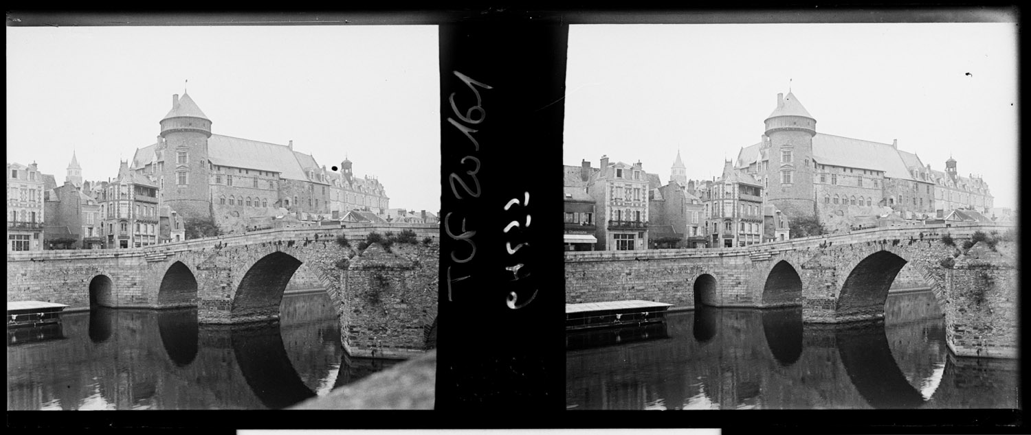 Le château vu depuis les quais